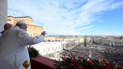 «Urbi et Orbi»: Papa propõe perdão da dívida aos países pobres