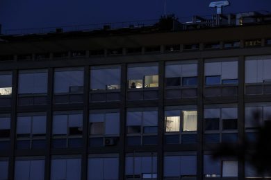 Vaticano: Papa internado com infeção respiratória