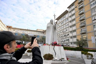 Itália: Giorgia Meloni visitou Francisco