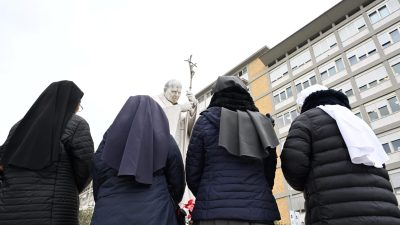 Vaticano: Papa passou bem a noite, iniciando 11.º dia de internamento