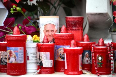 Vaticano: Papa registou «ligeira melhoria», retomou trabalho e ligou para Paróquia de Gaza