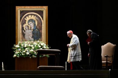 Vaticano: Milhares de pessoas rezaram o terço pelo Papa, na Praça de São Pedro (c/vídeo)