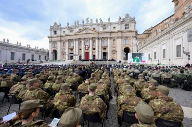 Vaticano: Papa evoca «grito» dos povos que pedem a paz, perante militares de 100 países