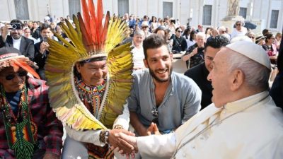 Vaticano: Papa adverte para «crescente apropriação de terras agrícolas por empresas multinacionais» que ameaça a identidade de povos indígenas