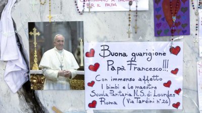 Vaticano: Papa passou noite tranquila, iniciando 22.º dia de internamento