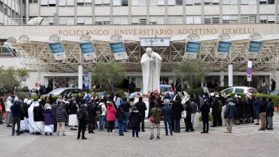 Vaticano: Papa passou «noite tranquila» e iniciou 25.º dia de internamento