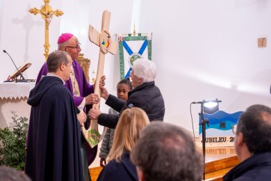 Lisboa: Patriarca presidiu à passagem da Cruz do Jubileu da Caridade da Misericórdia da Amadora para o Centro Social «6 de Maio»