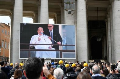 Vaticano: Papa prossegue convalescença, com oxigénio e fisioterapia