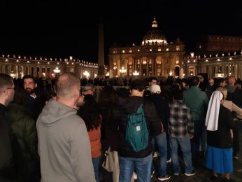 Francisco: Mais de 20 mil pessoas já passaram pela Basílica de São Pedro