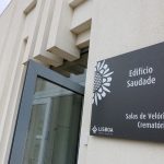 Fiéis Defuntos: Padre Peter Stilwell lamenta mortes na solidão, sem «ambiente de amor e de ternura»