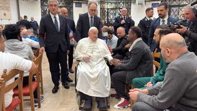 Quinta-feira Santa: «Vivo a Páscoa como posso», disse o Papa no fim da primeira saída do Vaticano para visitar uma prisão