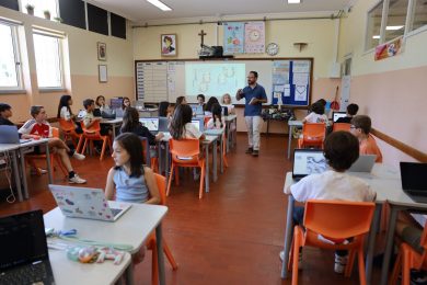 Educação/Media: Colégio Marista de Carcavelos promove literacia digital e alunos já realizam «podcasts» e «vídeos»