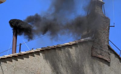 Conclave: Fumo negro pela segunda vez na Praça de São Pedro