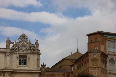 Conclave 2025: «50 mil pessoas à espera do fumo, a olhar para uma chaminé, a gaivota torna-se o centro das atenções» - Padre Valter Malaquias