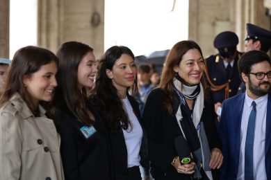 Conclave 2025: Estudantes brasileiros de Relações Internacionais viajaram para «estudar de perto o processo»