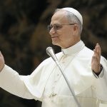 Leão XIV: Papa toma posse da Catedral de Roma depois de ser homenageado na Câmara Municipal da cidade