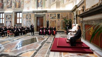 Vaticano: Papa denuncia «desequilíbrios e injustiças» globais e apela ao acolhimento dos migrantes
