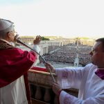 Vaticano: Papa voltou a «casa» e cumprimentou moradores