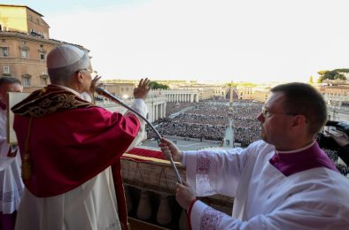 Vaticano: Papa voltou a «casa» e cumprimentou moradores