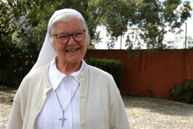 Lisboa: Religiosa há 50 anos, percorre hoje as ruas do bairro do Zambujal para reconhecer «valores» que permanecem escondidos