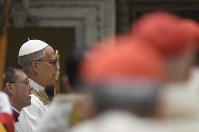 Vaticano: Papa reconduz provisoriamente responsáveis da Cúria Romana