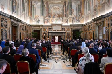 Vaticano: Papa pede compromisso da Igreja perante mundo «ferido pela guerra»