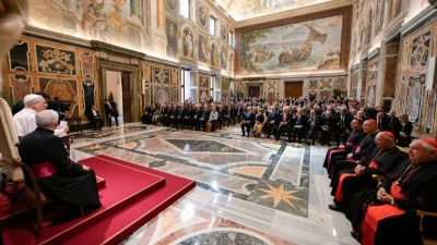 Vaticano: Papa defende «sentido crítico» para enfrentar revolução digital
