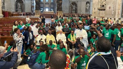 Vaticano: Papa encerra peregrinação jubilar de embaixadores africanos, com participação surpresa