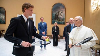 Vaticano: Papa recebeu tenista italiano Jannik Sinner (c/vídeo)