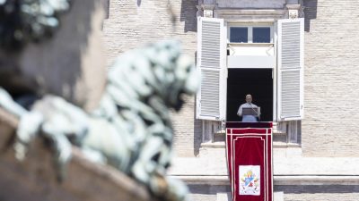 Vaticano: Papa reza pelos católicos da China e pelas vítimas da guerra