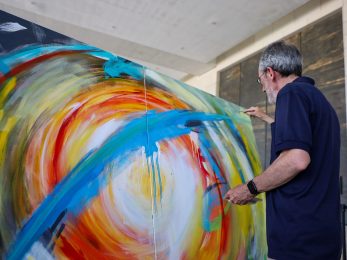 «Jubileu dos artistas»: Religiosos pintaram um grito pela paz «em silêncio» e assinaram com cores (c/fotos)