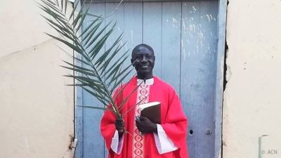 Sudão: Sacerdote católico morre num ataque de milícias na cidade de El Fasher