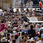 Vaticano: «Arregacem as mangas», pede Leão XIV aos jovens