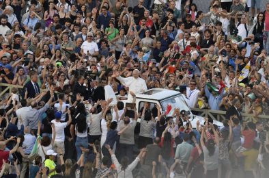 Vaticano: «Se não nos movermos mais como predadores, mas como peregrinos», a «paz voltará», afirma Papa, na Vigília de Pentecostes
