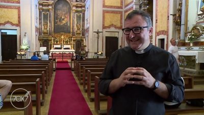 Igreja de Santa Cruz do Castelo onde os problemas se transformam em oportunidades