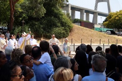 Lisboa: Patriarca benze os novos sinos da Igreja de Nossa Senhora dos Navegantes