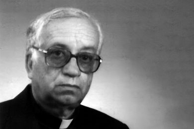Igreja/Estado: Região dos Açores atribui insígnia de mérito cívico ao padre João Caetano Flores, a título póstumo