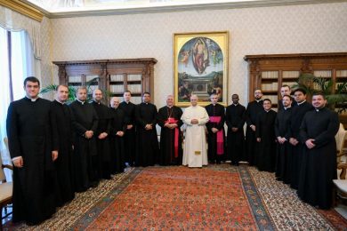 Vaticano: Papa pede «capacidade de escuta e proximidade» aos futuros núncios