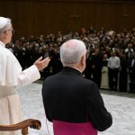 Vaticano: Papa pede padres ao lado de quem sofre