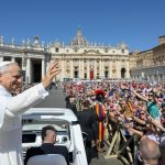 Vaticano: Papa denuncia preconceitos, nacionalismos e violência contra mulheres