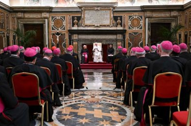 Vaticano: Papa pede que seus embaixadores estejam «ao lado dos últimos»