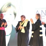 Lisboa: Universidade Católica Portuguesa homenageia Angela Merkel, valorizando «defesa do humanismo europeu» e «liderança fundada em valores, livre e sem medo»