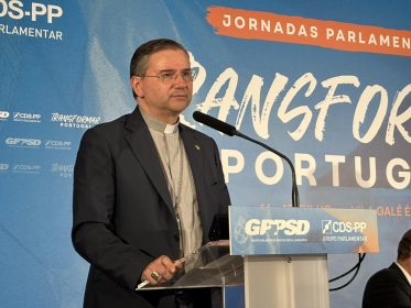 Igreja/Política: Bispo de Setúbal pede a deputados da AD para trabalharem numa base «alargada de consensos» para resolver os problemas do país