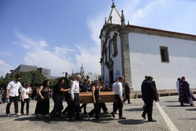 Igreja/Desporto: Solidariedade no amor «é mais forte do que a morte», afirmou o bispo do Porto no funeral de Diogo Jota e de André Silva