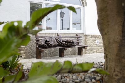 Espanha: Escultura «Jesus sem-abrigo» evoca os mais excluídos e foi inaugurada em Santiago de Compostela