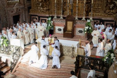 Porto: Bispo ordena três novos padres, destacando os ferimentos de que a humanidade hoje padece e os desafios ao ministério sacerdotal