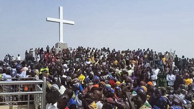 Nigéria: Diocese de Enugu crismou «quase mil cristãos» no mesmo dia, apesar da perseguição religiosa