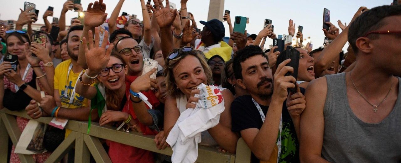 Vaticano: Jubileu dos Jovens começa com mar de cor, gritos de alegria e surpresa de Leão XIV