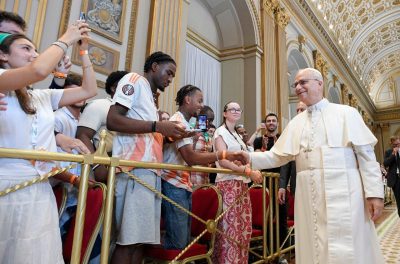 Vaticano: Papa critica «cultura da morte», em encontro com jovens franceses
