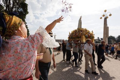 Fátima: Peregrinos convidados a rezar pelos bombeiros que combatem os incêndios, com apelos a um «comportamento responsável»